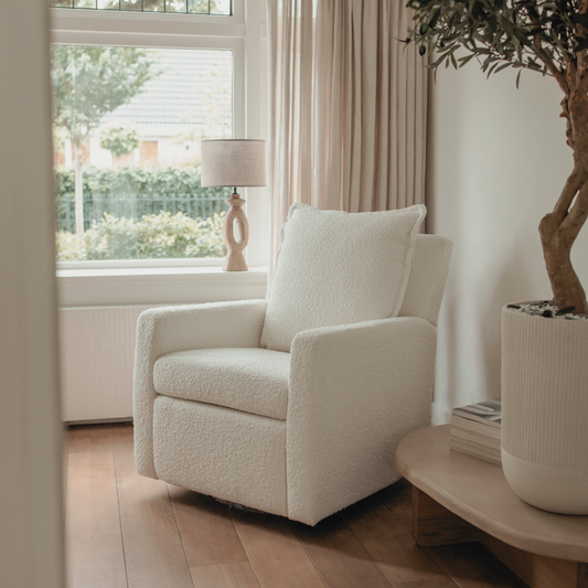 Schommelstoel of fauteuil voor de babykamer?